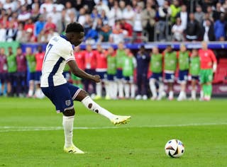 صعد بوغايو ساغا ليسجل لصالح إنجلترا بعد أن أضاع ركلة الجزاء في نهائي بطولة أمم أوروبا 2020 (آدم ديفي / بنسلفانيا).